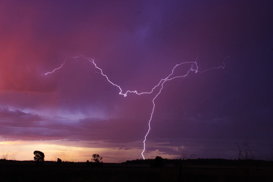 lightning lightning_bolts : ~ 40km N of Inglewood, QLD   13 January 2007