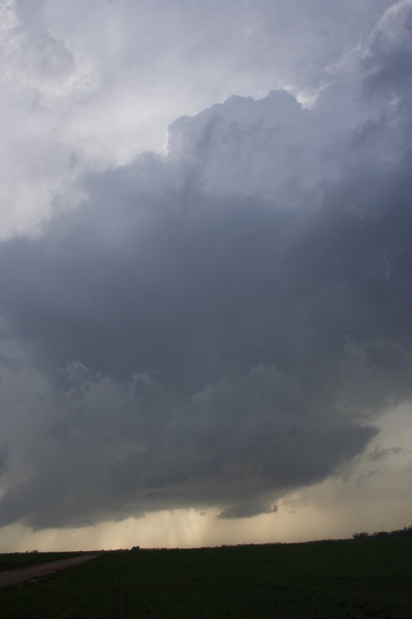 cumulonimbus supercell_thunderstorm : Nickerson, Kansas, USA   24 April 2007