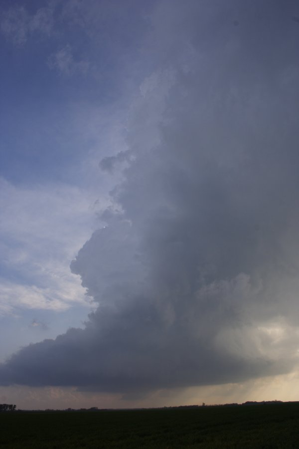 updraft thunderstorm_updrafts : Nickerson, Kansas, USA   24 April 2007