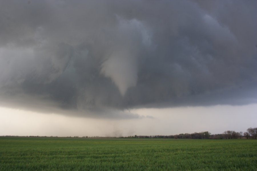 cumulonimbus supercell_thunderstorm : Nickerson, Kansas, USA   24 April 2007