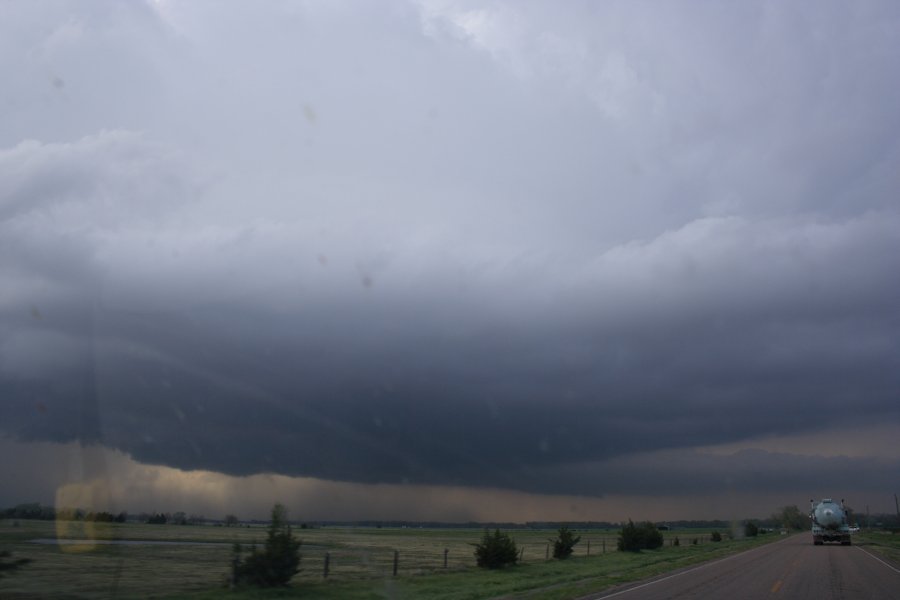 cumulonimbus supercell_thunderstorm : Nickerson, Kansas, USA   24 April 2007