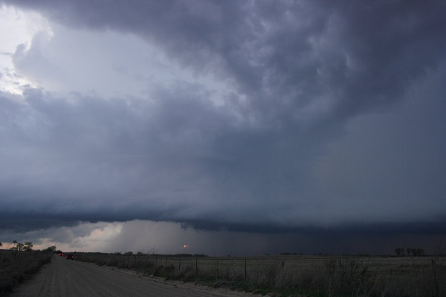 cumulonimbus supercell_thunderstorm : Nickerson, Kansas, USA   24 April 2007