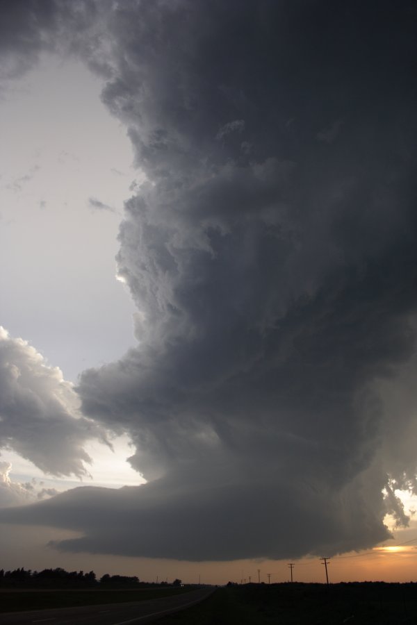 cumulonimbus supercell_thunderstorm : E of Woodward, Oklahoma, USA   4 May 2007