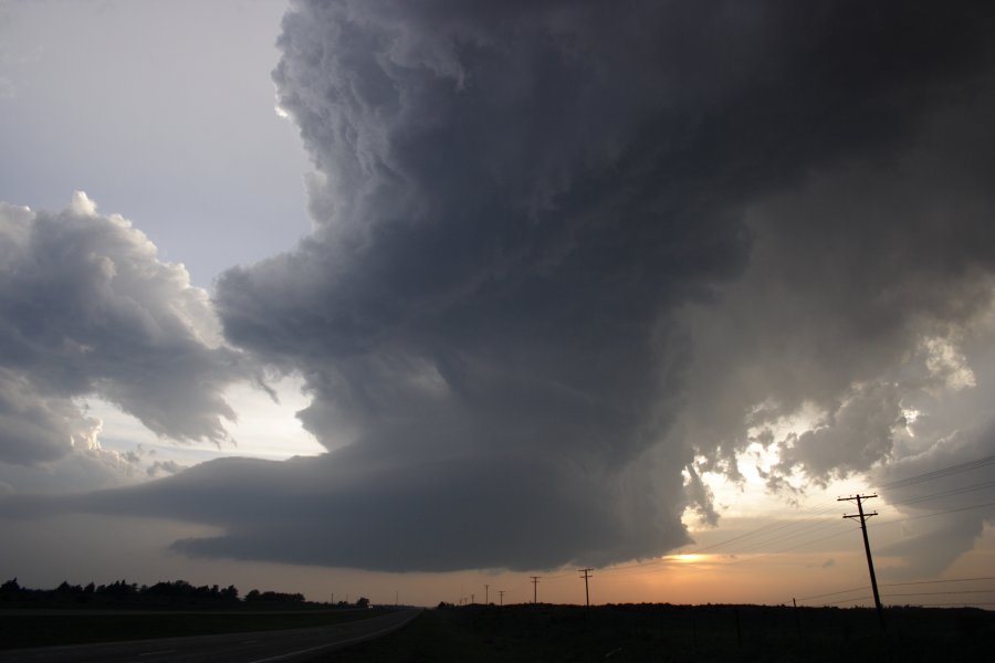 cumulonimbus supercell_thunderstorm : E of Woodward, Oklahoma, USA   4 May 2007