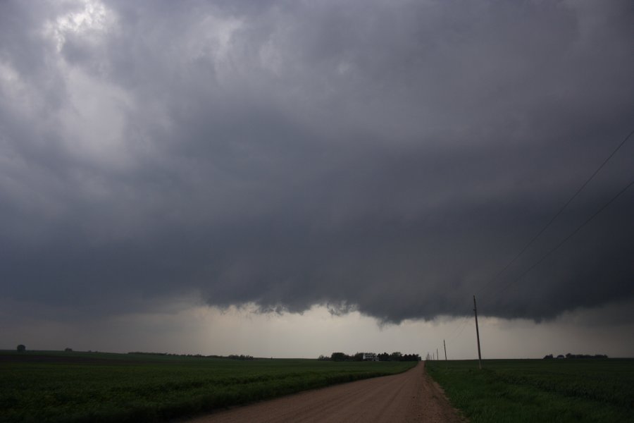 wallcloud thunderstorm_wall_cloud : SE of Greensburg, Kansas, USA   5 May 2007