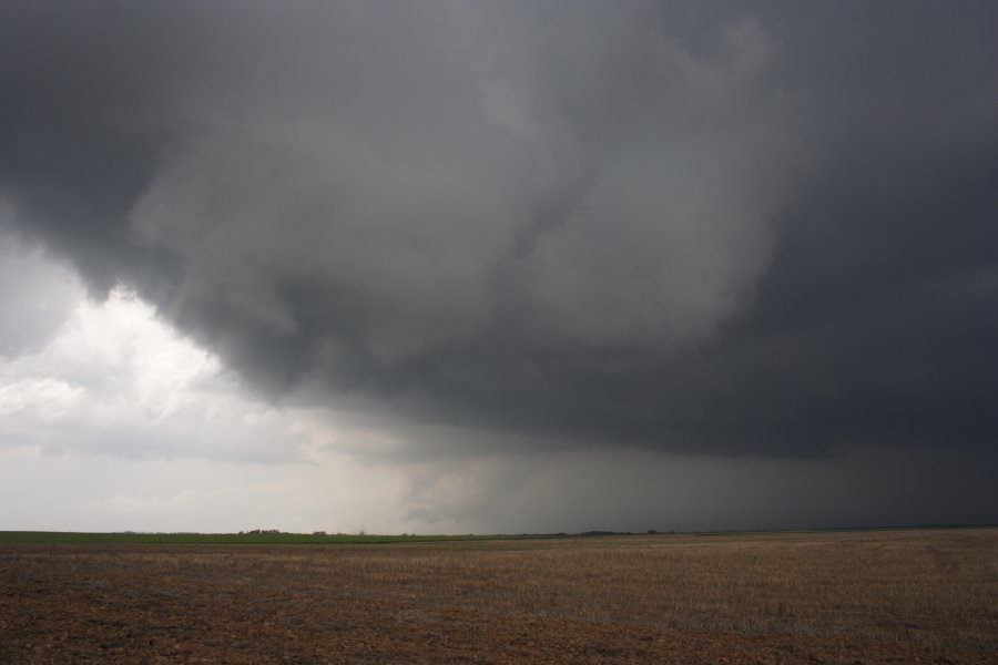 cumulonimbus supercell_thunderstorm : SW of Pratt, Kansas, USA   5 May 2007