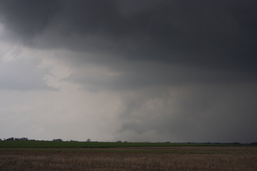 wallcloud thunderstorm_wall_cloud : SW of Pratt, Kansas, USA   5 May 2007