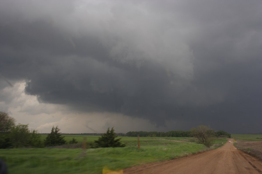 wallcloud thunderstorm_wall_cloud : SW of Pratt, Kansas, USA   5 May 2007