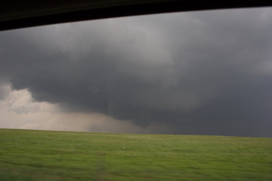 wallcloud thunderstorm_wall_cloud : SW of Pratt, Kansas, USA   5 May 2007