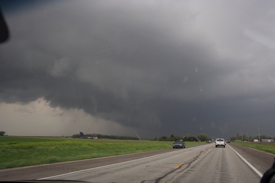 cumulonimbus supercell_thunderstorm : near Pratt, Kansas, USA   5 May 2007