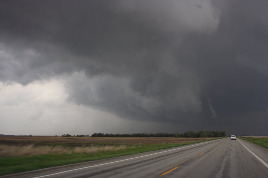 tornadoes funnel_tornado_waterspout : near Pratt, Kansas, USA   5 May 2007