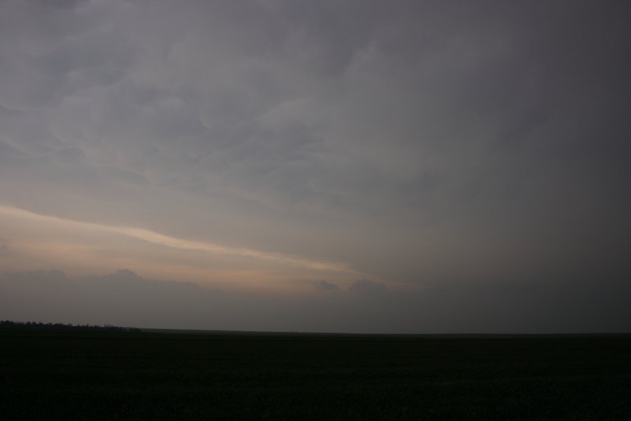 cumulonimbus supercell_thunderstorm : W of Pratt, Kansas, USA   5 May 2007