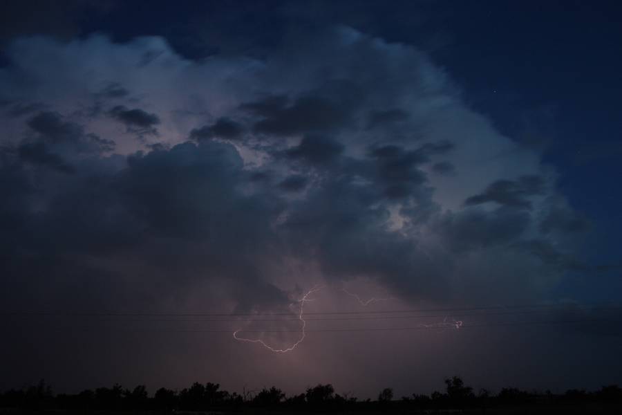 lightning lightning_bolts : W of McCook, Nebraska, USA   16 May 2007