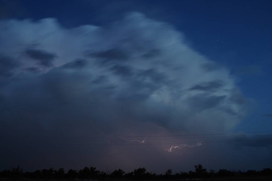 lightning lightning_bolts : W of McCook, Nebraska, USA   16 May 2007