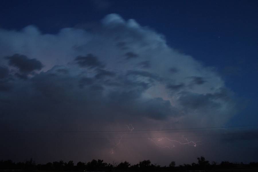 lightning lightning_bolts : W of McCook, Nebraska, USA   16 May 2007