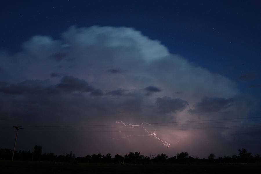 lightning lightning_bolts : W of McCook, Nebraska, USA   16 May 2007