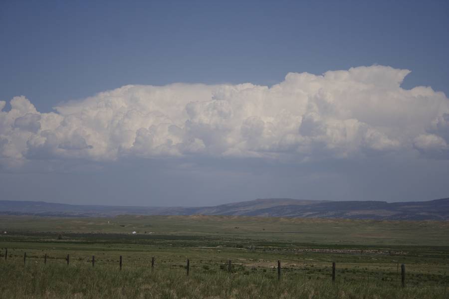 thunderstorm cumulonimbus_incus : N of Lusk, Wyoming, USA   18 May 2007