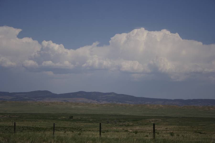 thunderstorm cumulonimbus_incus : N of Lusk, Wyoming, USA   18 May 2007