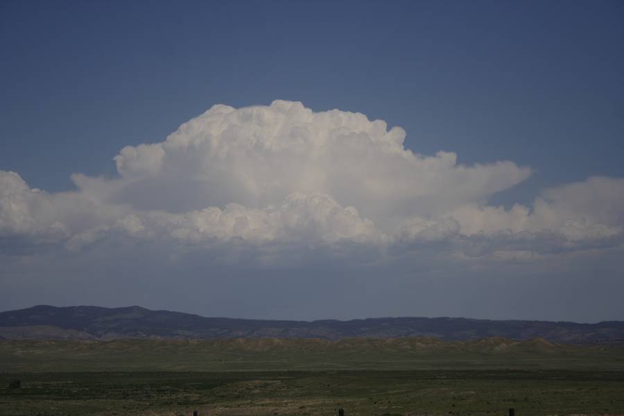 thunderstorm cumulonimbus_incus : N of Lusk, Wyoming, USA   18 May 2007