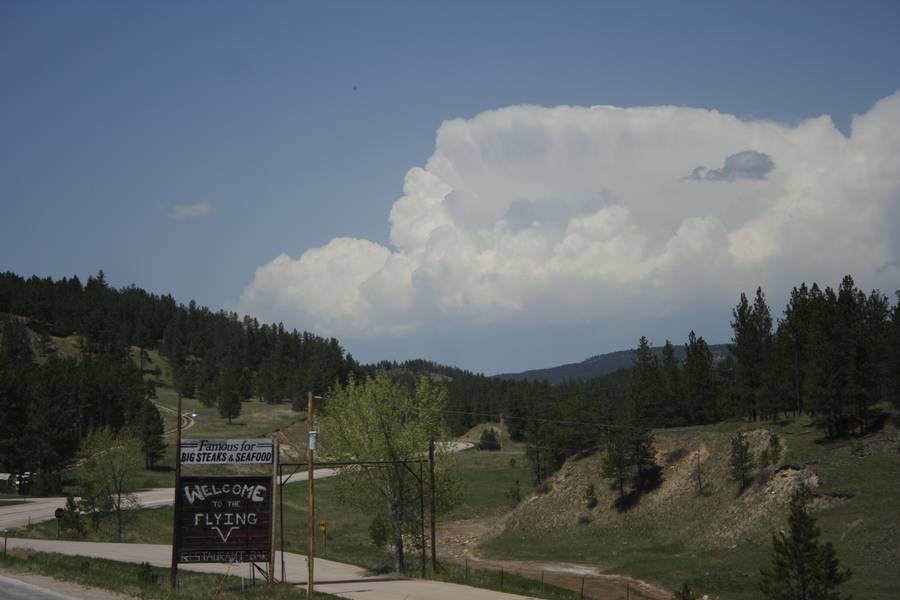 thunderstorm cumulonimbus_incus : N of Newcastle, Wyoming, USA   18 May 2007