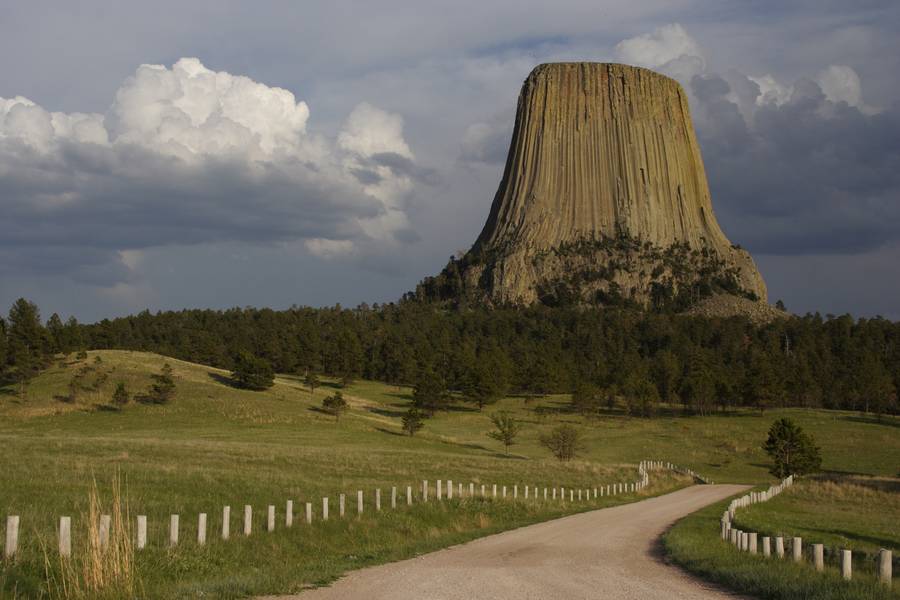 cumulus congestus : Devil's Tower, Wyoming, USA   18 May 2007