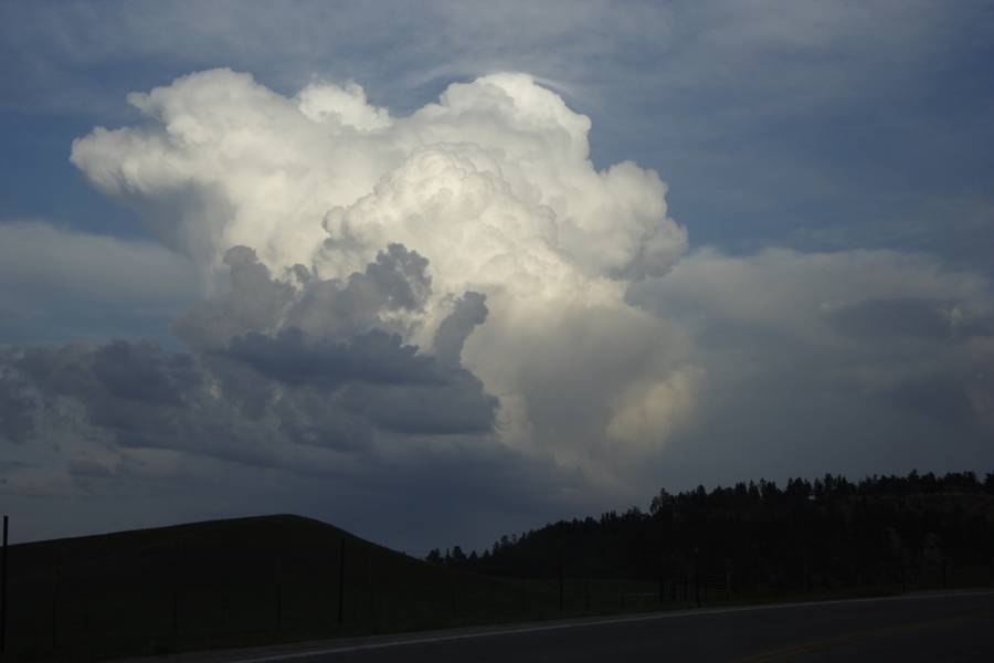 thunderstorm cumulonimbus_calvus : near Devil's Tower, Wyoming, USA   18 May 2007