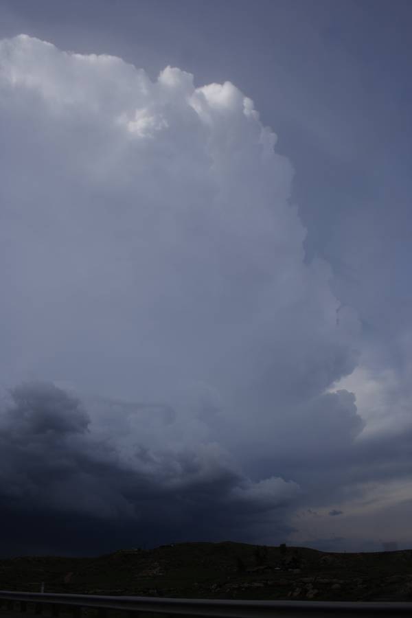 thunderstorm cumulonimbus_calvus : S of Roundup, Montana, USA   19 May 2007