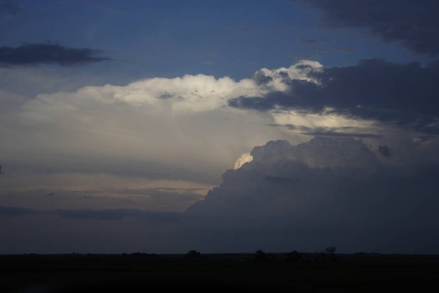 thunderstorm cumulonimbus_incus : near Ogallala, Nebraska, USA   21 May 2007