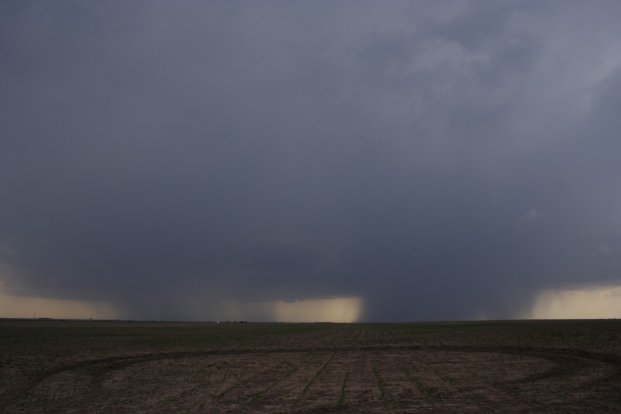 cumulonimbus supercell_thunderstorm : W of WaKeeney, Kansas, USA   22 May 2007