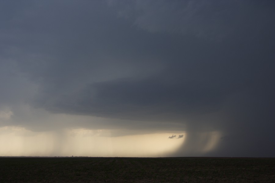 cumulonimbus supercell_thunderstorm : W of WaKeeney, Kansas, USA   22 May 2007