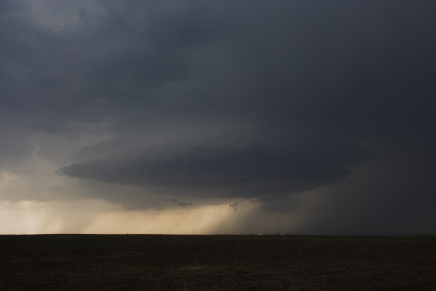 cumulonimbus supercell_thunderstorm : W of WaKeeney, Kansas, USA   22 May 2007