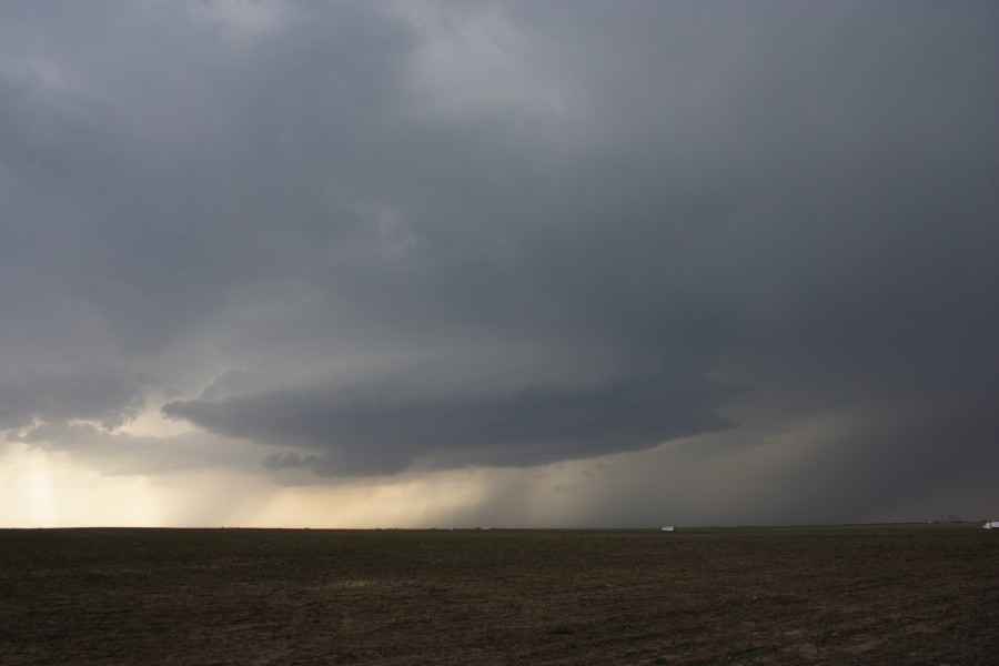 cumulonimbus supercell_thunderstorm : W of WaKeeney, Kansas, USA   22 May 2007