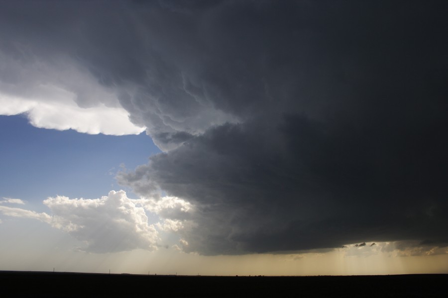 cumulonimbus supercell_thunderstorm : W of WaKeeney, Kansas, USA   22 May 2007