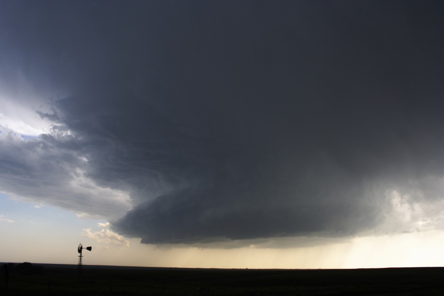 cumulonimbus supercell_thunderstorm : near St Peters, Kansas, USA   22 May 2007