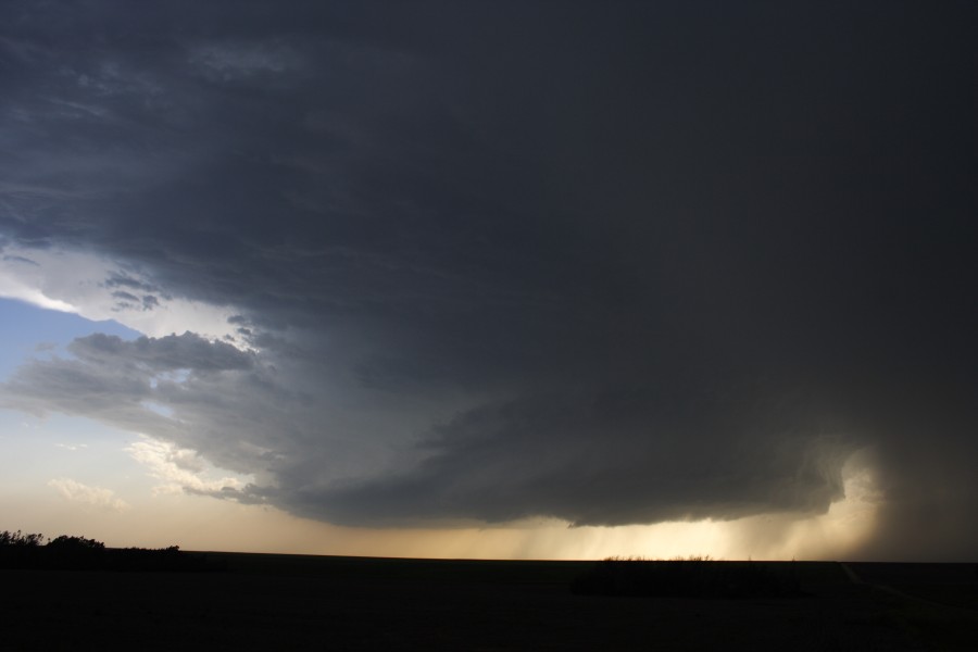 cumulonimbus thunderstorm_base : E of St Peters, Kansas, USA   22 May 2007