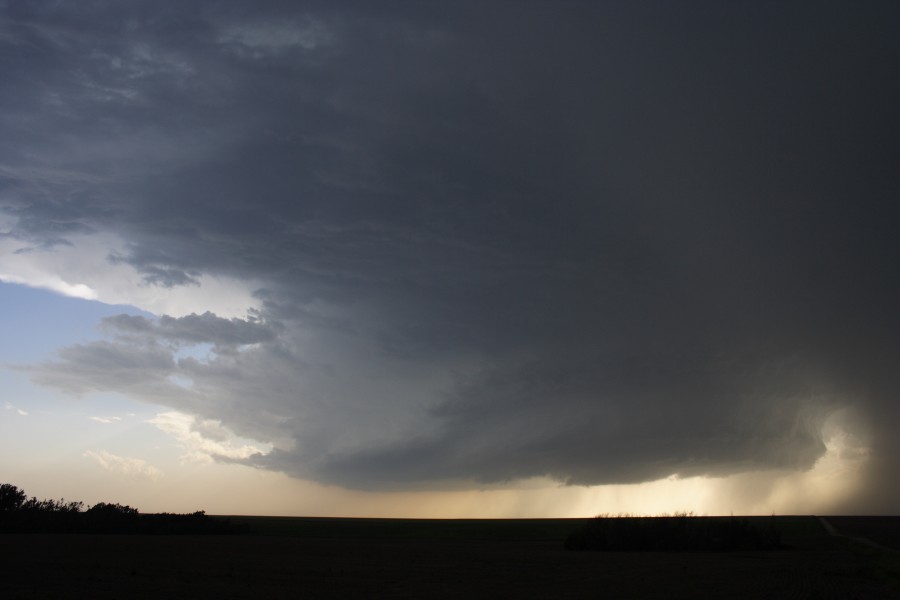 cumulonimbus thunderstorm_base : E of St Peters, Kansas, USA   22 May 2007