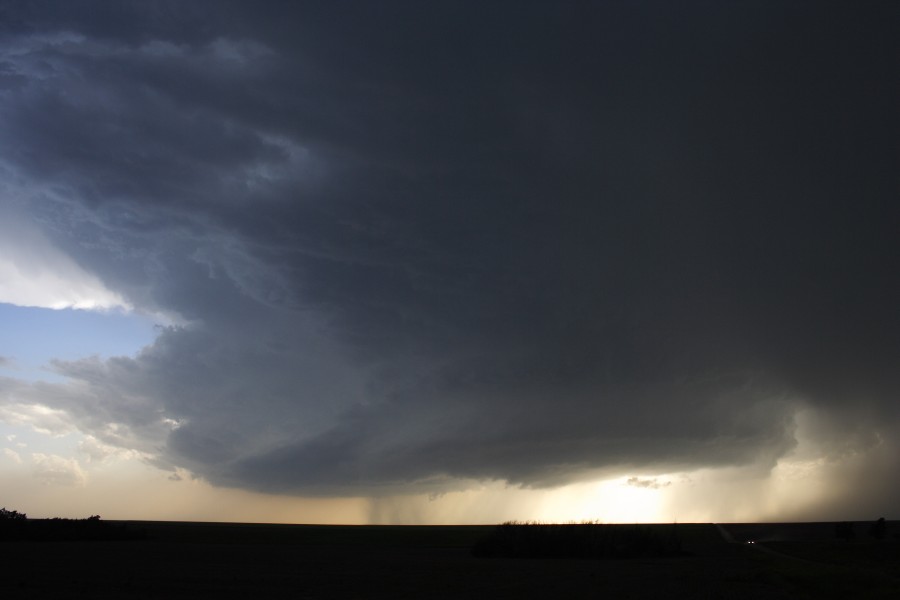 cumulonimbus thunderstorm_base : E of St Peters, Kansas, USA   22 May 2007