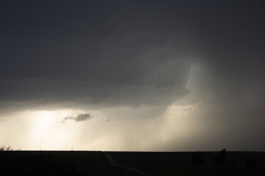 cumulonimbus supercell_thunderstorm : E of St Peters, Kansas, USA   22 May 2007