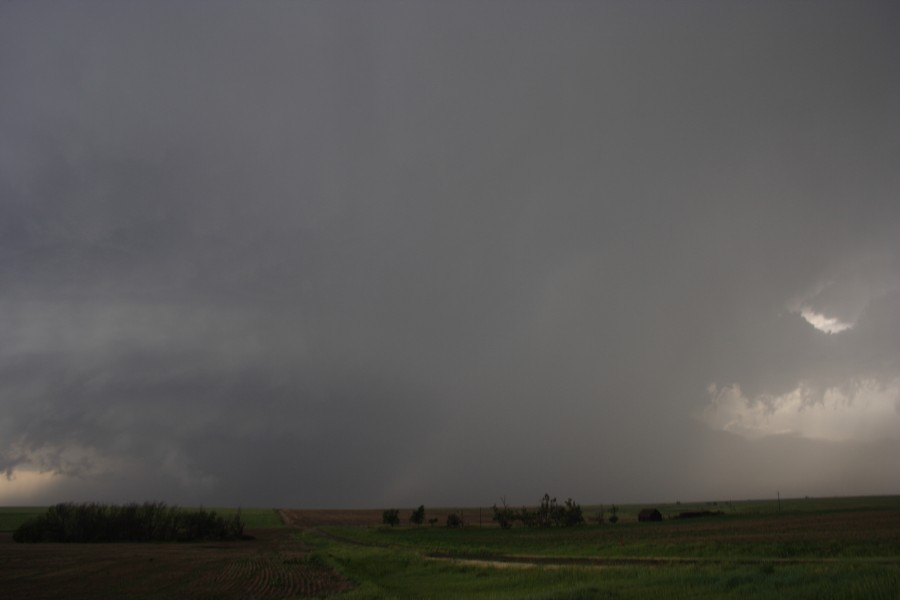 cumulonimbus supercell_thunderstorm : E of St Peters, Kansas, USA   22 May 2007