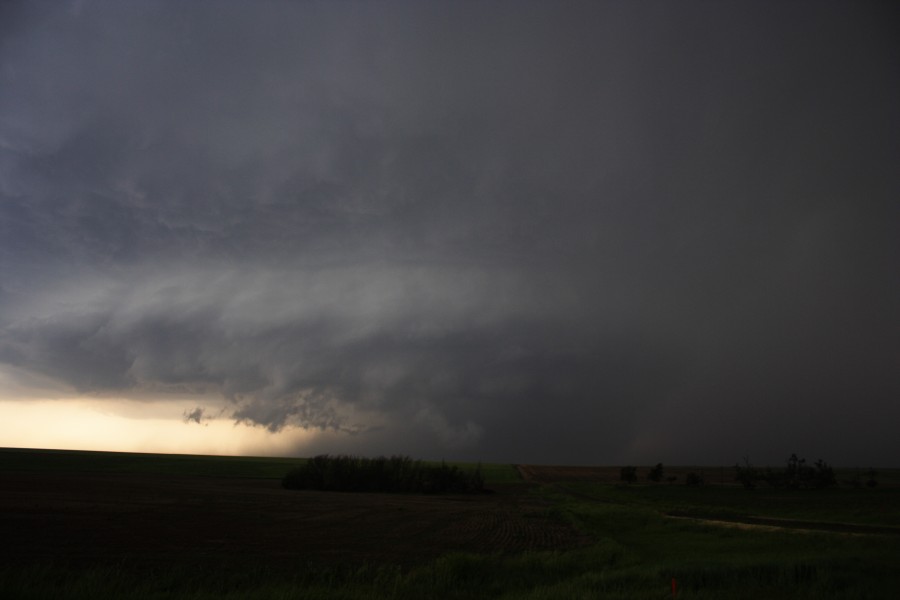 cumulonimbus thunderstorm_base : E of St Peters, Kansas, USA   22 May 2007