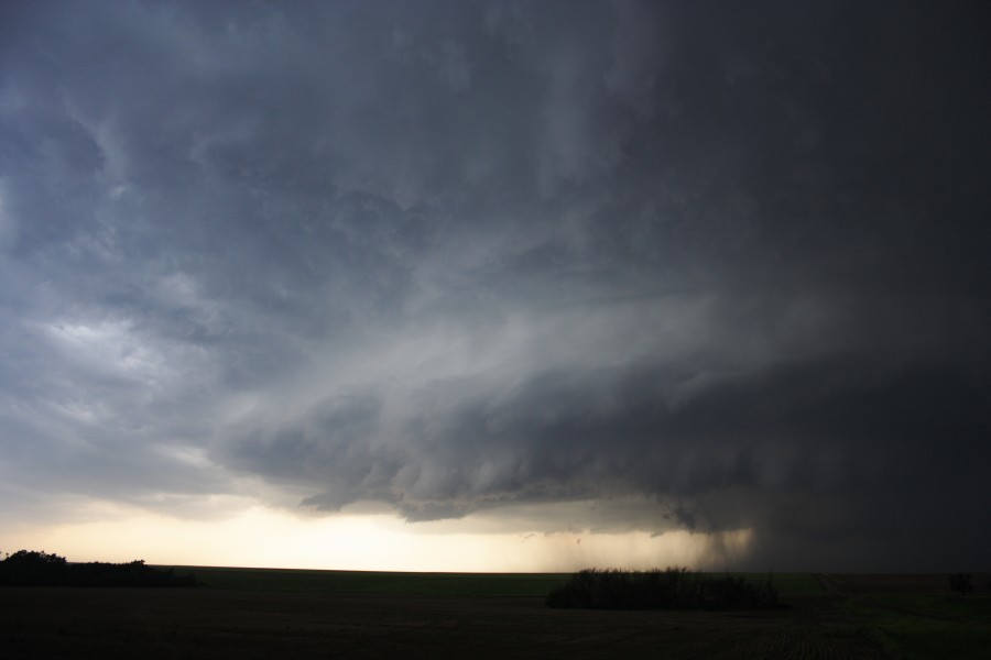 cumulonimbus supercell_thunderstorm : E of St Peters, Kansas, USA   22 May 2007