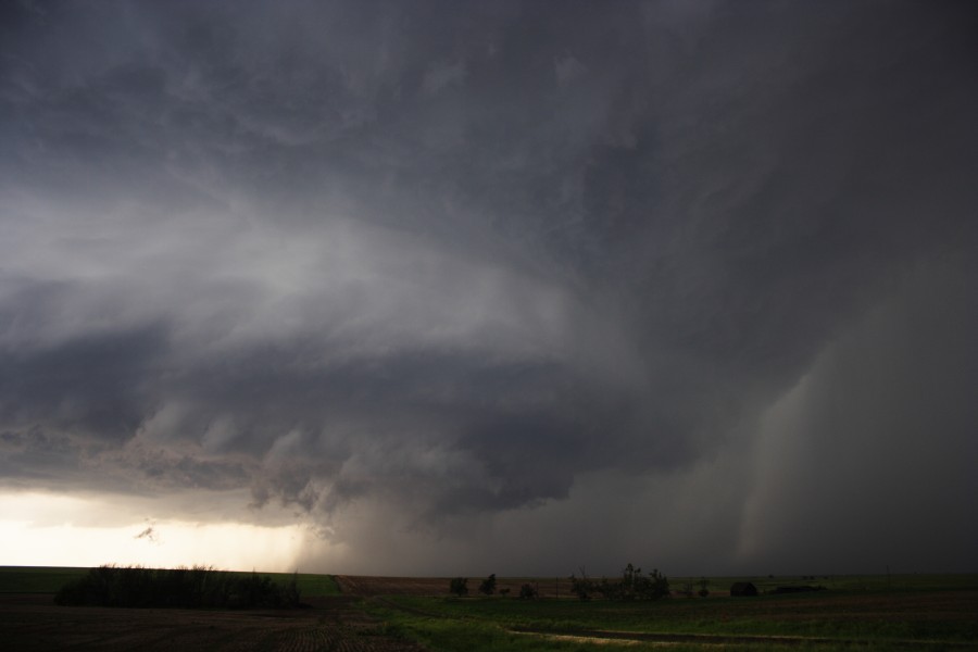 cumulonimbus thunderstorm_base : E of St Peters, Kansas, USA   22 May 2007