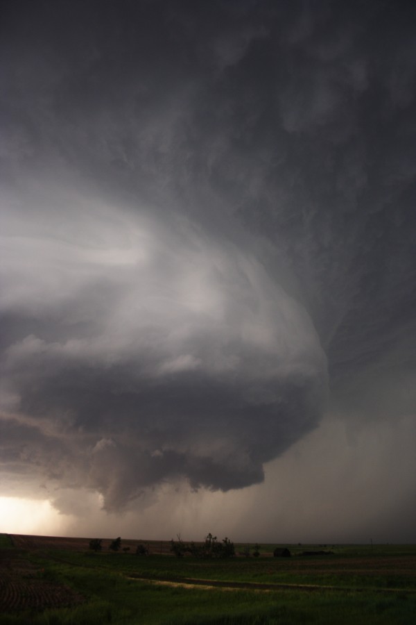 wallcloud thunderstorm_wall_cloud : E of St Peters, Kansas, USA   22 May 2007