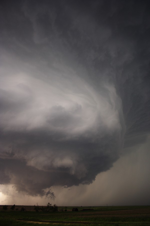 cumulonimbus supercell_thunderstorm : E of St Peters, Kansas, USA   22 May 2007