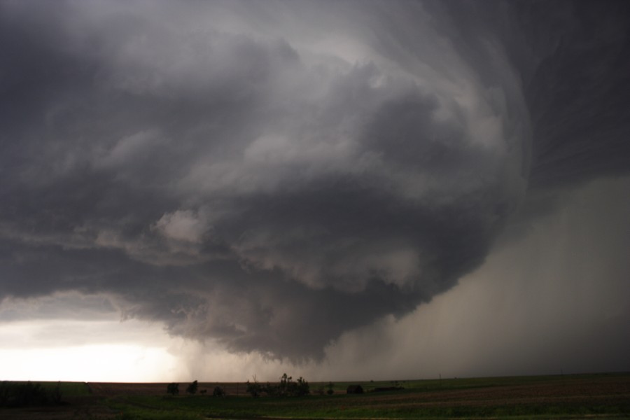 cumulonimbus supercell_thunderstorm : E of St Peters, Kansas, USA   22 May 2007