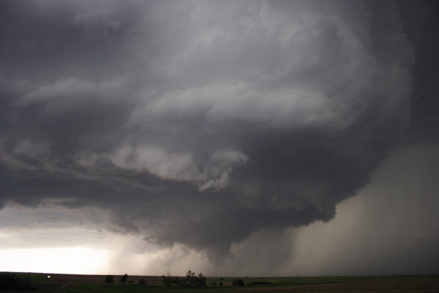 cumulonimbus supercell_thunderstorm : E of St Peters, Kansas, USA   22 May 2007