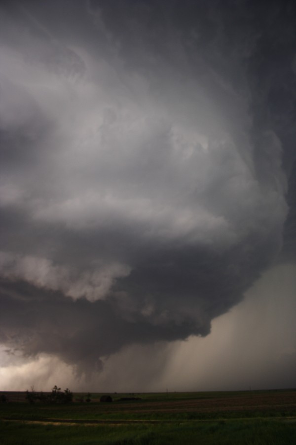 updraft thunderstorm_updrafts : E of St Peters, Kansas, USA   22 May 2007