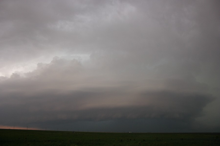 cumulonimbus supercell_thunderstorm : S of Darrouzett, Texas, USA   23 May 2007