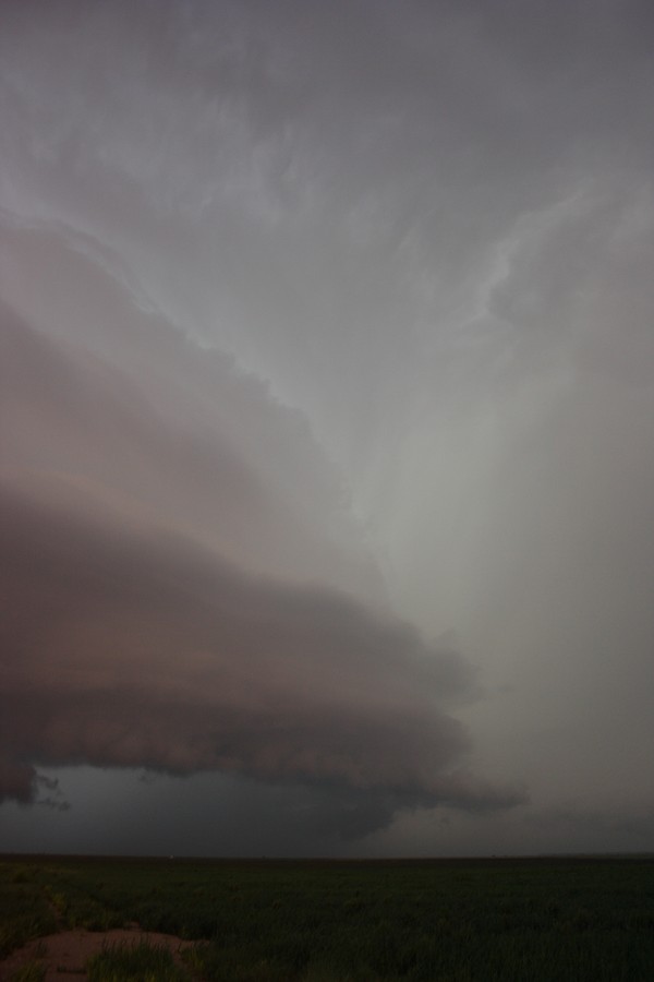 cumulonimbus supercell_thunderstorm : S of Darrouzett, Texas, USA   23 May 2007