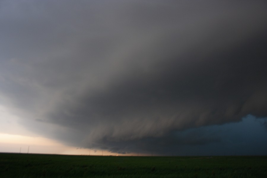 shelfcloud shelf_cloud : S of Darrouzett, Texas, USA   23 May 2007